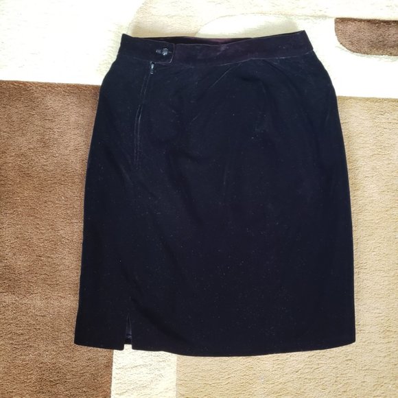 Black Velvet Mini Skirt with Slit - Picture 4 of 7